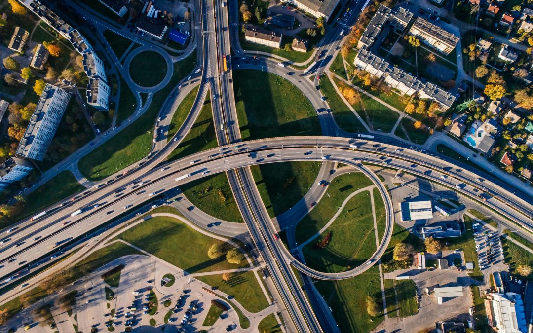 What’s The Difference Between Expressways and Highways?